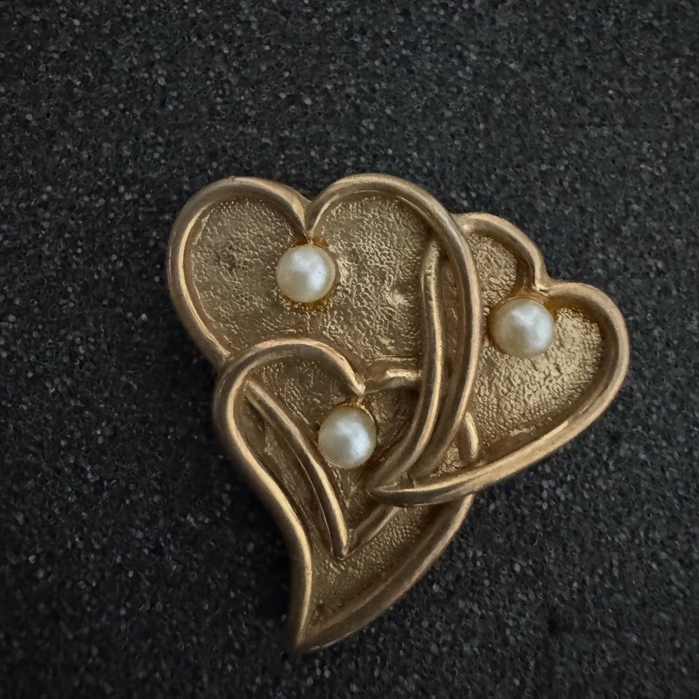 Vintage Heart Pearl Brooch Gold Tone.